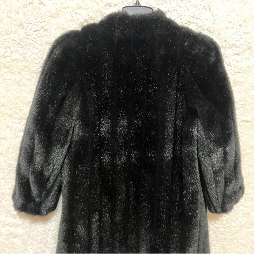Vintage Women's Faux Fur Black Coat
Size 8 - Picture 8 of 11